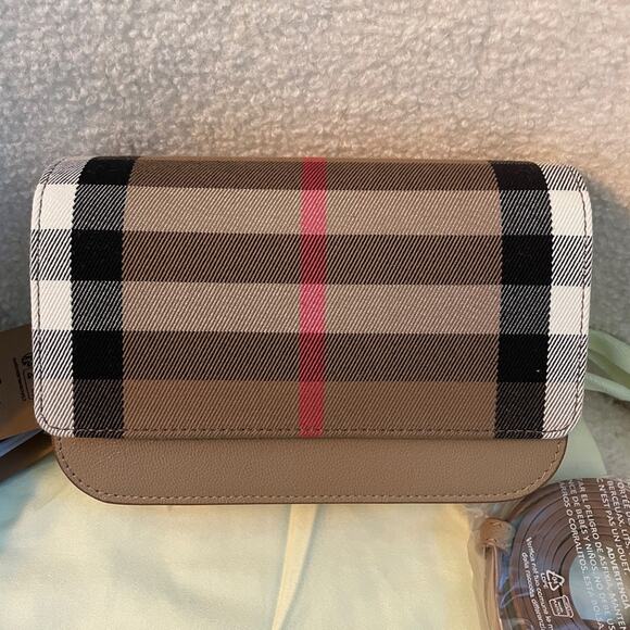 Burberry Beige Plaid Women's Bag - Picture 2 of 9